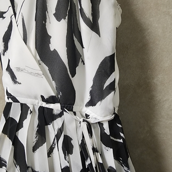 Nine West Sleeveless Black/White Zebra Print Pleated Bottom Dress Size XL - Picture 8 of 9